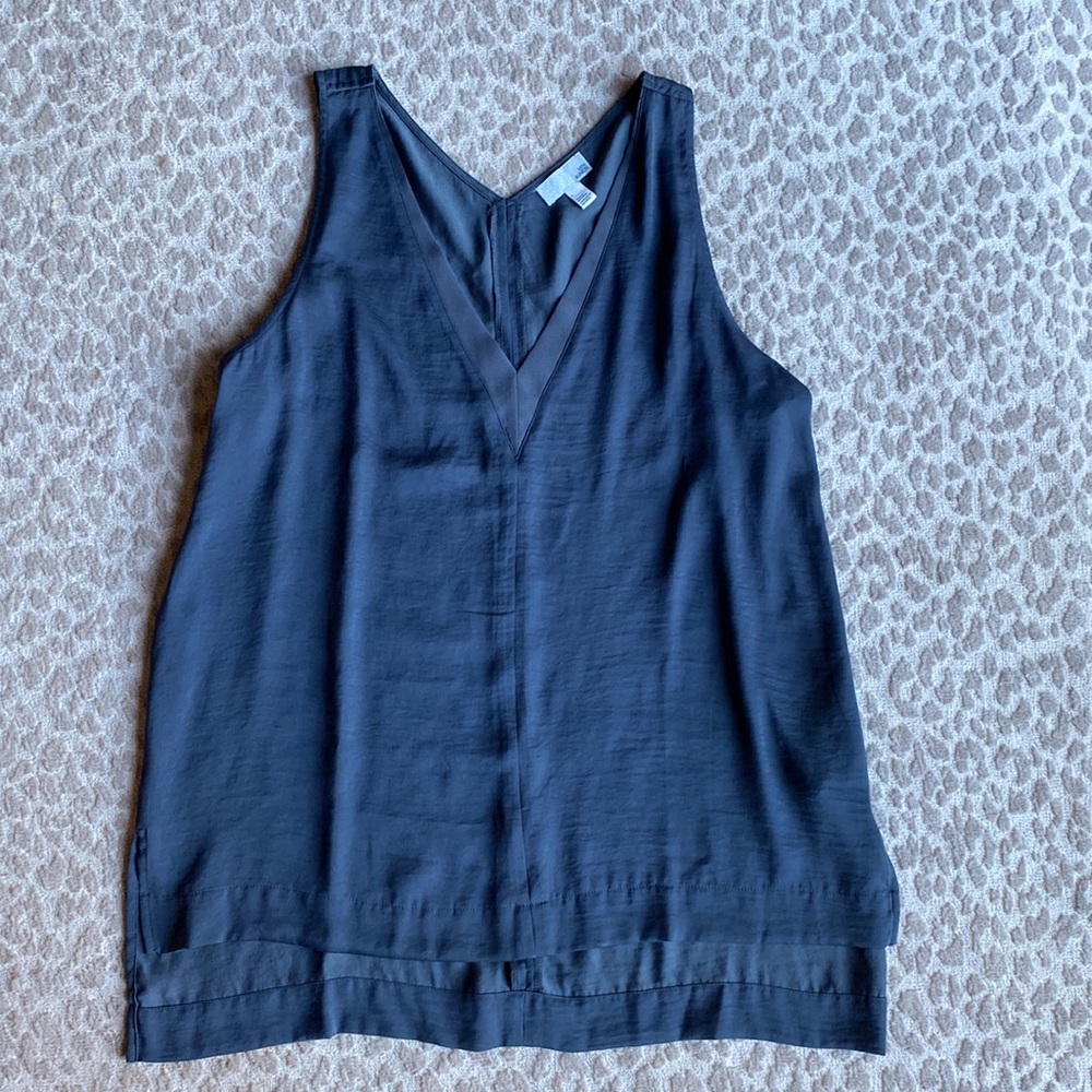 NWT 14th & Union Charcoal Grey Flowy Sleeveless V-Neck Blouse, size L
